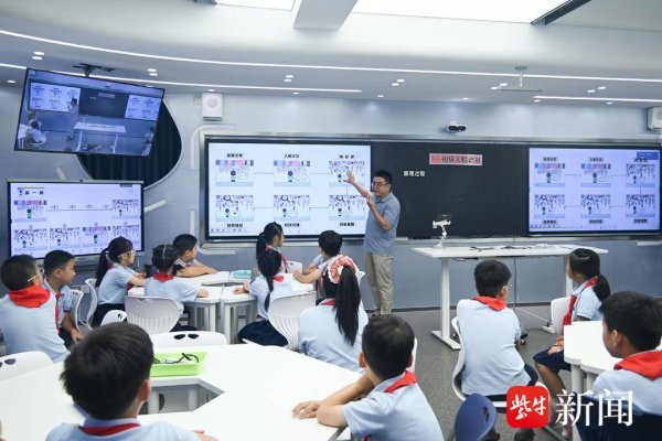 深金优配 现场探访中小学人工智能通识课！体验“人脸识别”“机器学习”，学生直呼过瘾