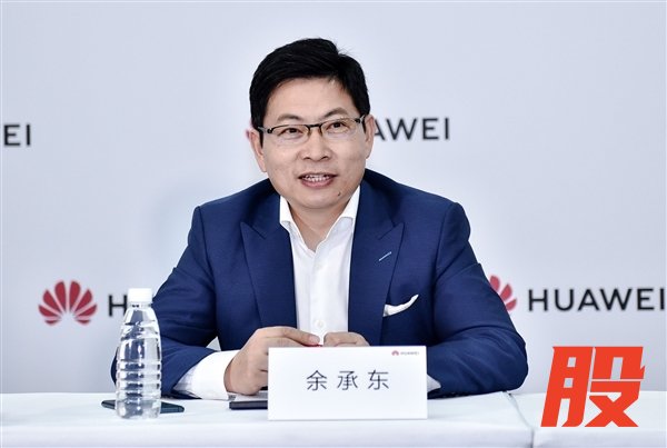 别再恶意抹黑！余承东晒问界车有多结实：5辆车才算把M6撞翻